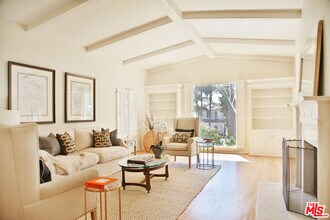 2963 Queensbury Dr in Los Angeles, CA - Foto de edificio - Building Photo