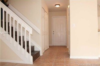 6245 SW Kendale Lakes Cir-Unit -202 in Miami, FL - Foto de edificio - Building Photo