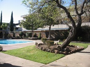 125 Nova Albion Way in San Rafael, CA - Building Photo - Building Photo