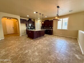 7790 Enchanted Cir Dr in El Paso, TX - Building Photo - Building Photo