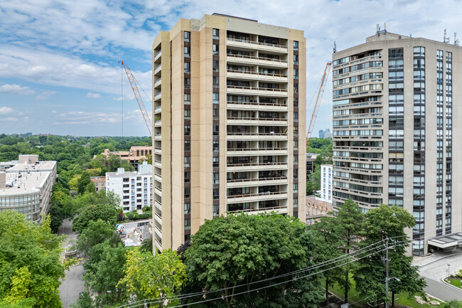 250 Heath in Toronto, ON - Building Photo - Building Photo