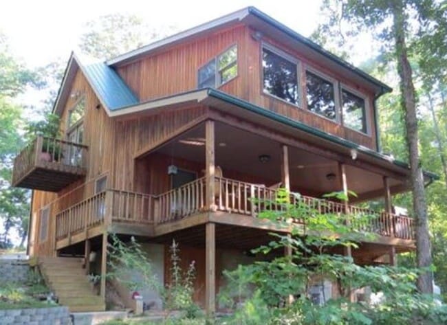 property at 610 Hickory Point Dr