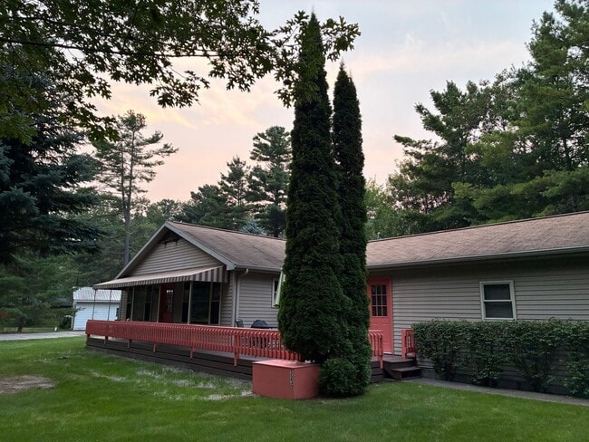5231 E Michigan Ave in Au Gres, MI - Building Photo - Building Photo