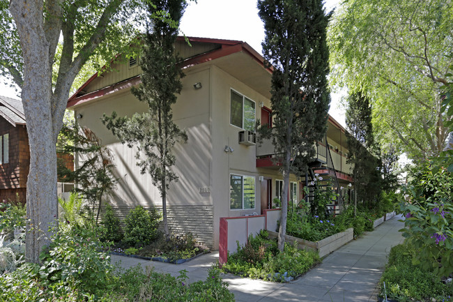 2500 Q St in Sacramento, CA - Foto de edificio - Building Photo