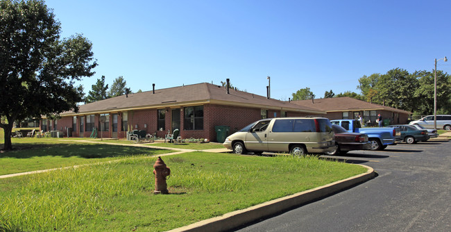 Bent Oak Village in Choctaw, OK - Building Photo - Building Photo