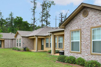 Woodside Manor in Conroe, TX - Building Photo - Building Photo