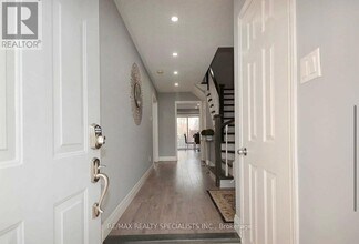 2207 Ridge Landing in Oakville, ON - Building Photo - Building Photo