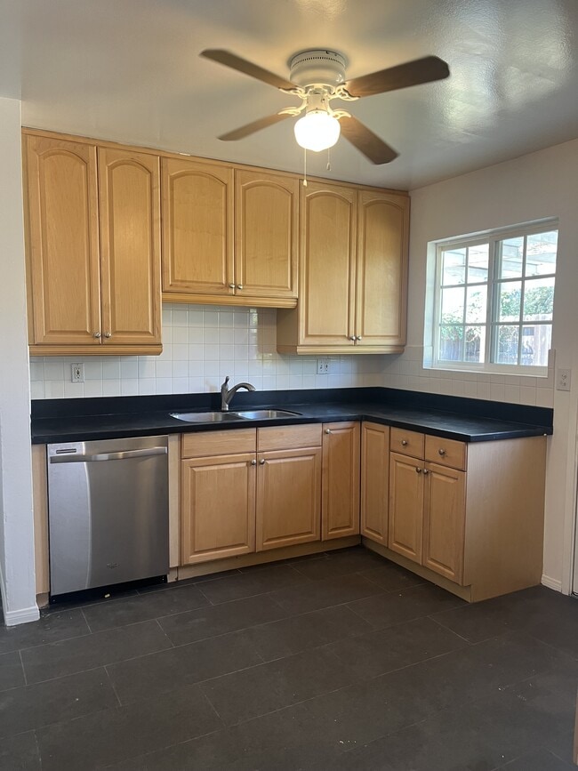 2409 Curtis Ave in Redondo Beach, CA - Building Photo - Building Photo
