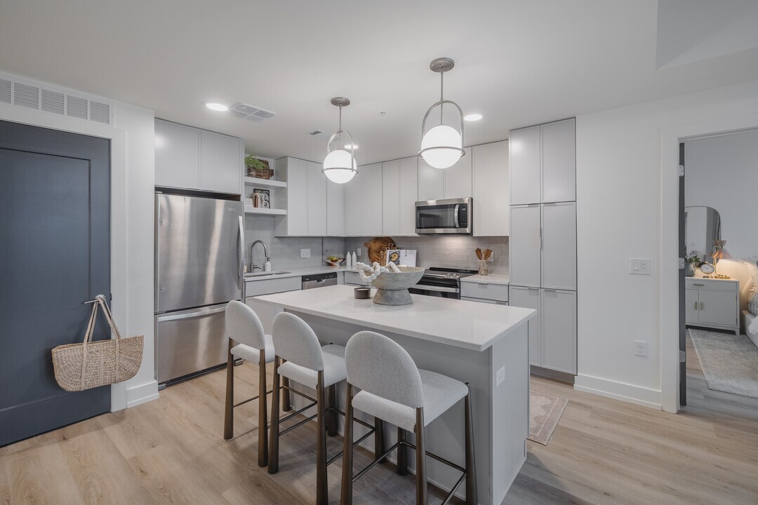 LC Line & Low in Charleston, SC - Building Photo