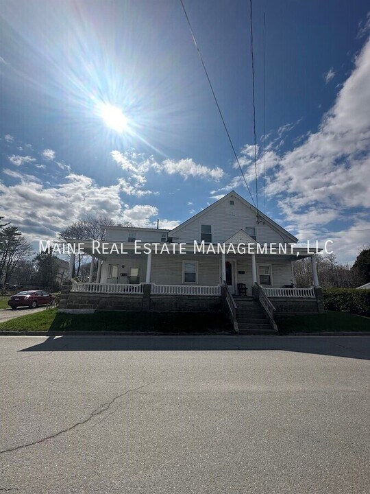 253 Brunswick St in Old Town, ME - Building Photo