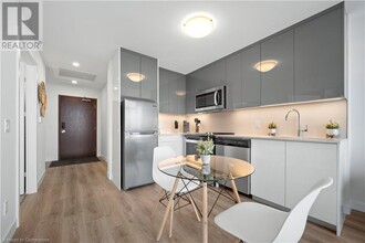 60 Frederick St in Kitchener, ON - Building Photo - Building Photo