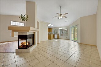 1789 Castro Hill Ave in Henderson, NV - Foto de edificio - Building Photo