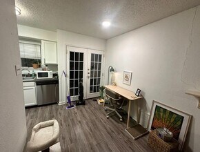 2005 Glen Allen St in Austin, TX - Building Photo - Building Photo