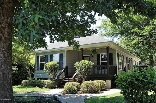 property at 8 Lagaree Ct