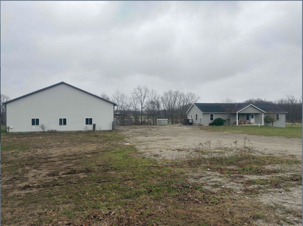 19202 McNabb Rd in Spencerville, IN - Building Photo