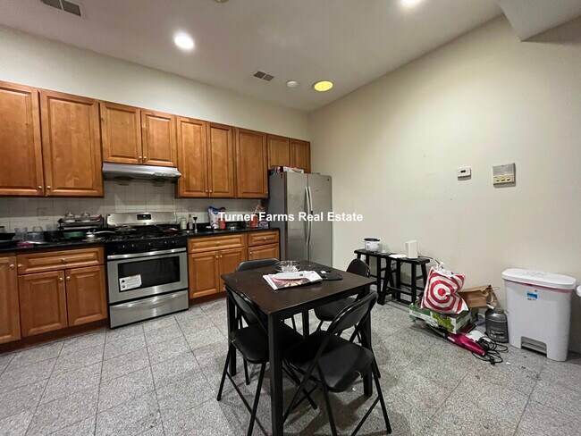 10 Moreland St, Unit 1 in Boston, MA - Foto de edificio - Building Photo