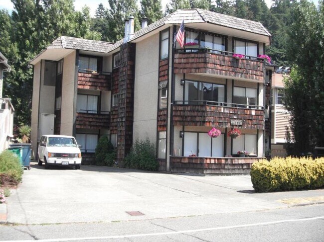 4150 Beach Dr SW in Seattle, WA - Foto de edificio - Building Photo