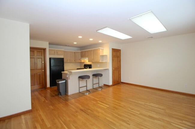 107 Saugatuck Ave in Westport, CT - Building Photo - Building Photo