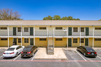 The Amarillo in Arlington, TX - Foto de edificio - Building Photo