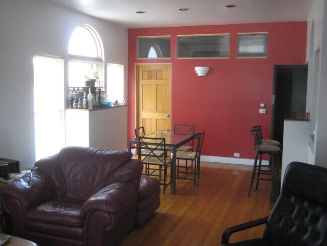 1453 W Belmont Ave, Unit 1 in Chicago, IL - Building Photo - Building Photo