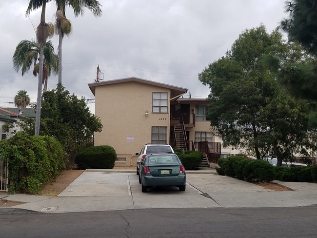4225 Estrella Ave, Unit 4 in San Diego, CA - Foto de edificio - Building Photo
