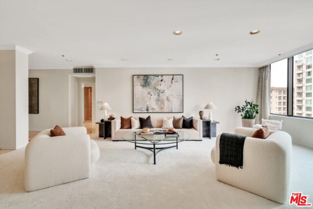 10724 Wilshire Blvd in Los Angeles, CA - Building Photo