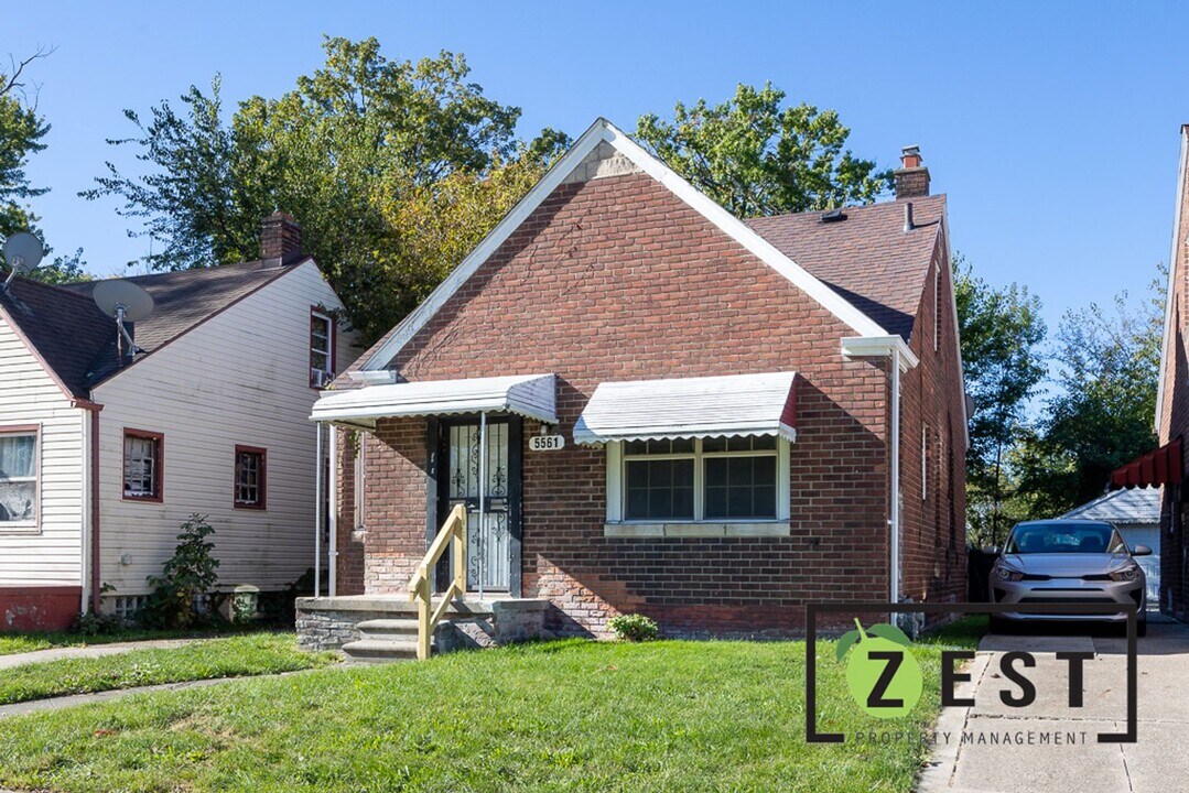 5561 Lakepointe St in Detroit, MI - Foto de edificio