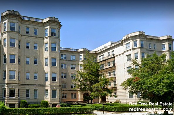 27 Park Dr in Boston, MA - Building Photo