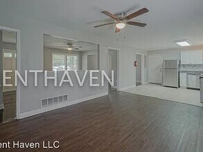 1114 Leesburg Rd in Columbia, SC - Foto de edificio - Building Photo