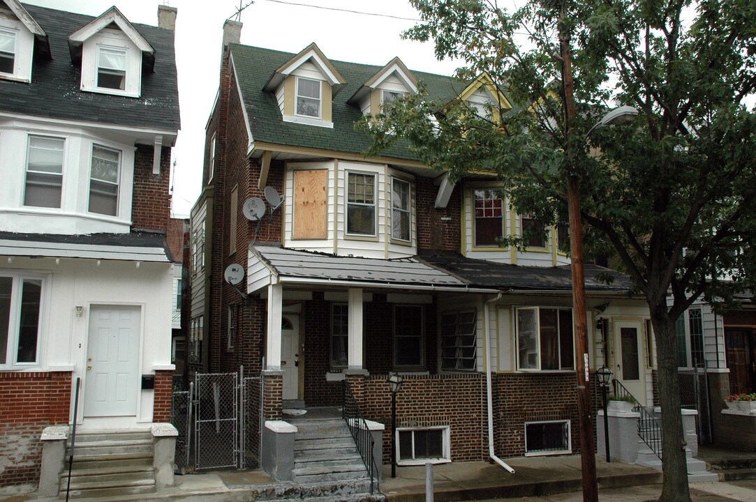 4937 Chancellor St in Philadelphia, PA - Foto de edificio