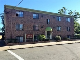 75 Winthrop St, Unit 15 in Everett, MA - Building Photo