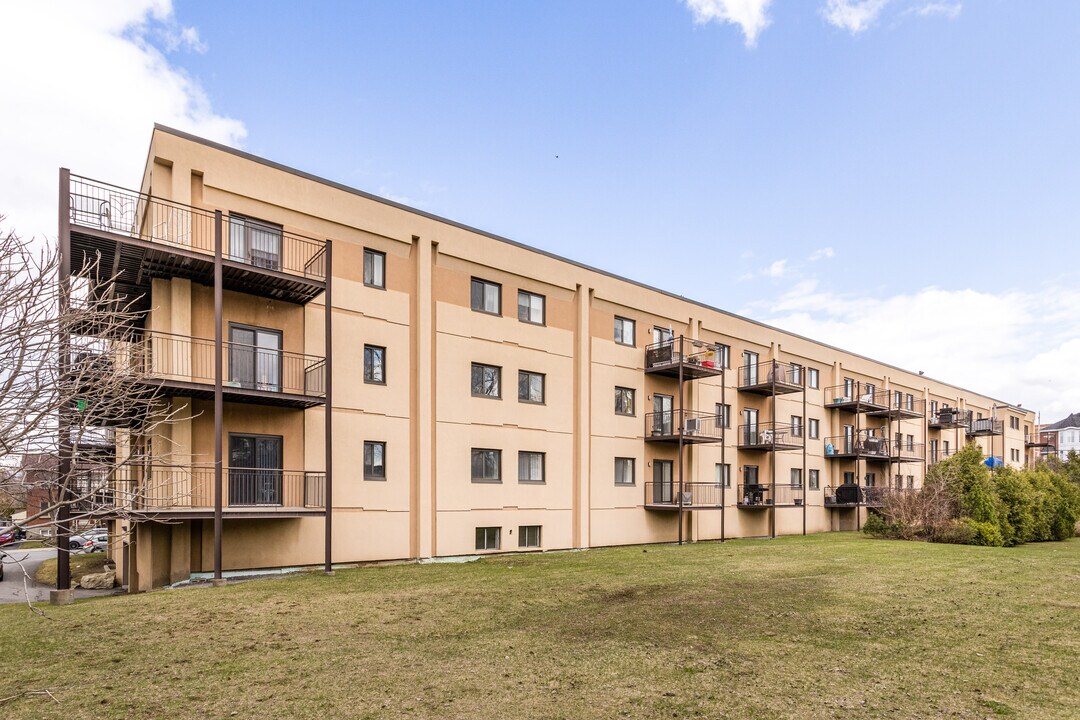 9910 Gouin Boul E in Montréal, QC - Building Photo