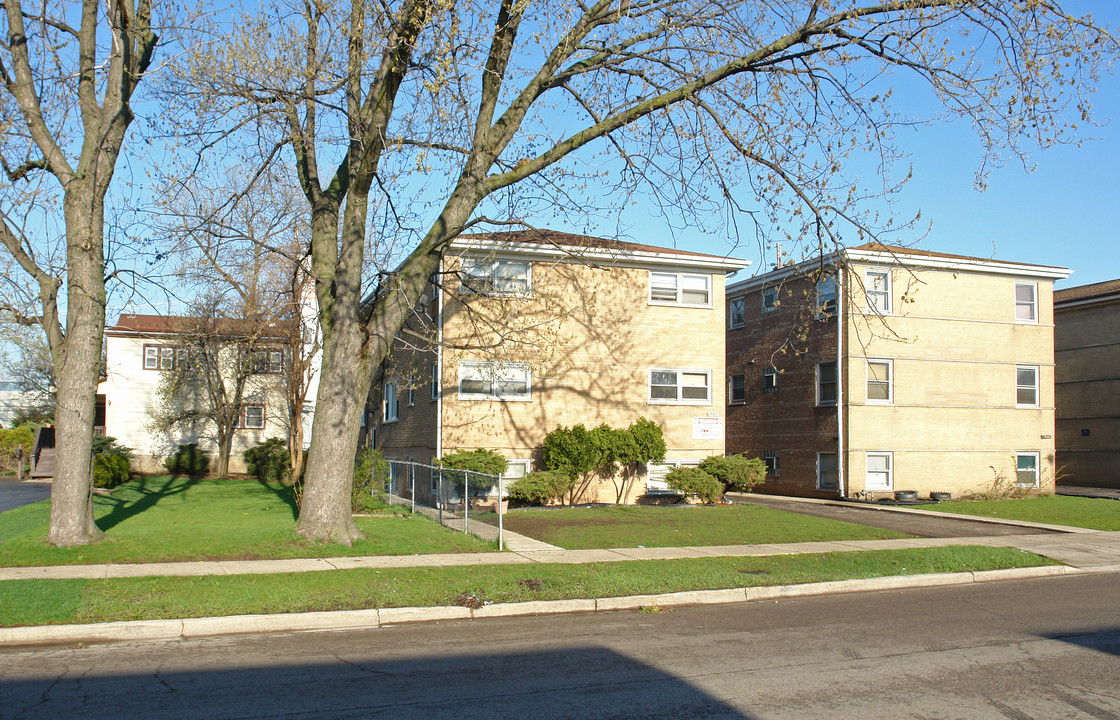 1942 N 19th Ave in Melrose Park, IL - Building Photo