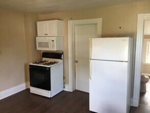 240 Scott St in Erie, PA - Foto de edificio - Building Photo