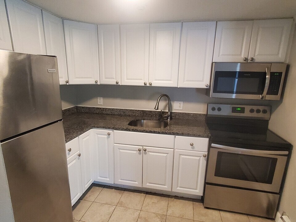 40 Bigelow St, Unit C in Quincy, MA - Building Photo