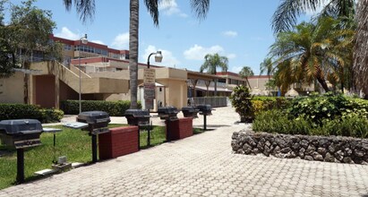 406 NW 68th Ave, Unit 104 in Plantation, FL - Building Photo - Building Photo