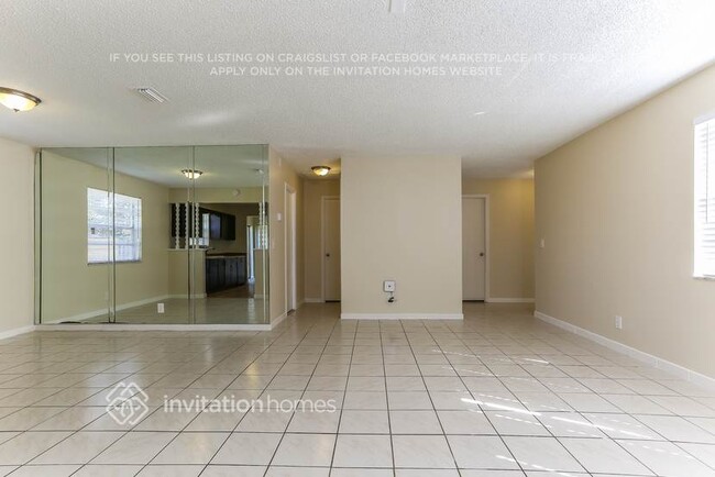 4131 Ixora Ct S in Lake Worth Beach, FL - Foto de edificio - Building Photo