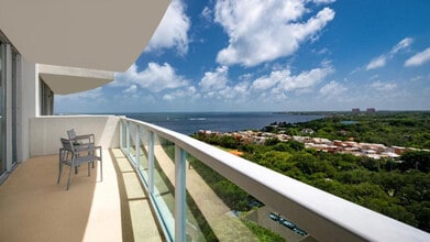 2889 McFarlane Rd in Miami, FL - Building Photo - Building Photo