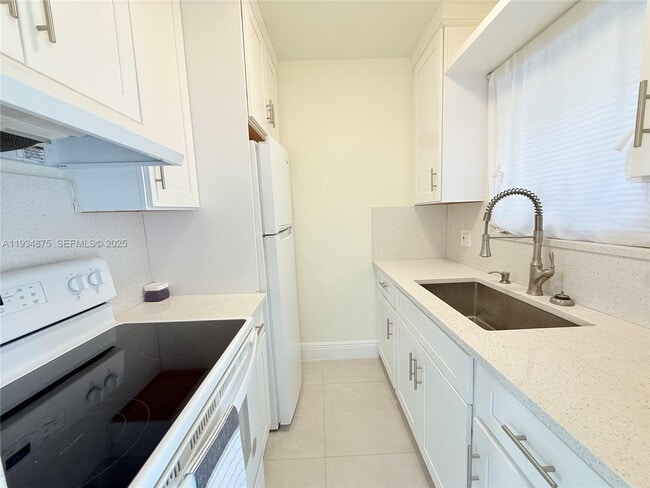 254 E Dania Beach Blvd in Dania Beach, FL - Building Photo - Building Photo