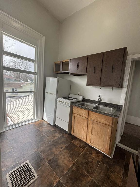 221 Columbia St in Warsaw, IN - Building Photo - Building Photo