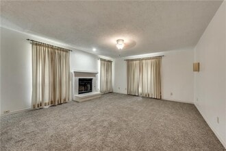 3043 Modella Ave in Dallas, TX - Building Photo - Building Photo
