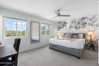 5101 E Winchcomb Dr in Scottsdale, AZ - Foto de edificio - Building Photo