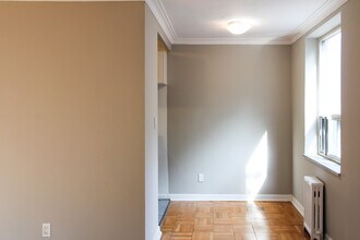 1675 Eglinton Avenue West in Toronto, ON - Building Photo - Building Photo