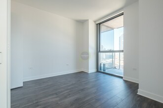220 W Hubbard St in Chicago, IL - Building Photo - Building Photo