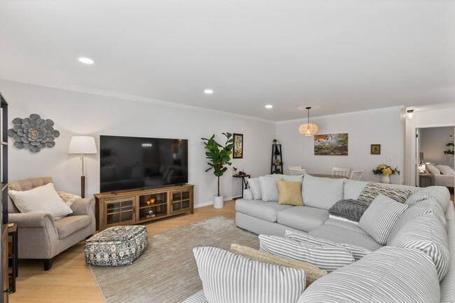 98 Valley Rd in Greenwich, CT - Building Photo - Building Photo
