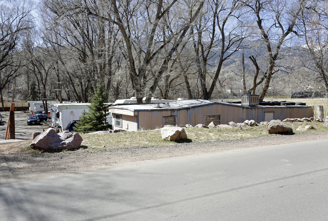 El Paso Mobile Home Community in Manitou Springs, CO - Building Photo