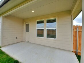 925 Armadillo Dr in Seguin, TX - Building Photo - Building Photo