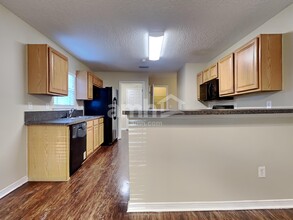 7652 Vandalay Dr in Jacksonville, FL - Foto de edificio - Building Photo