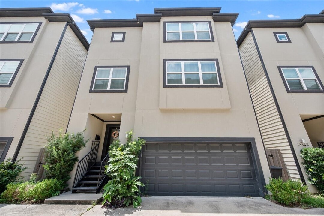 1333 W 22nd St in Houston, TX - Building Photo