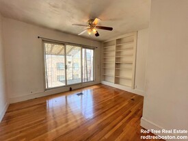 8 Sewall St in Roxbury Crossing, MA - Building Photo